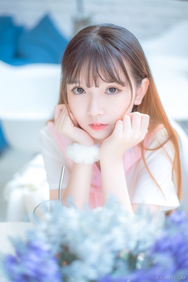 现在的人，你跟他说真话，他以为你说假话;你跟他说假话，他以为你说笑话;你跟他说笑话，他竟然当真了。